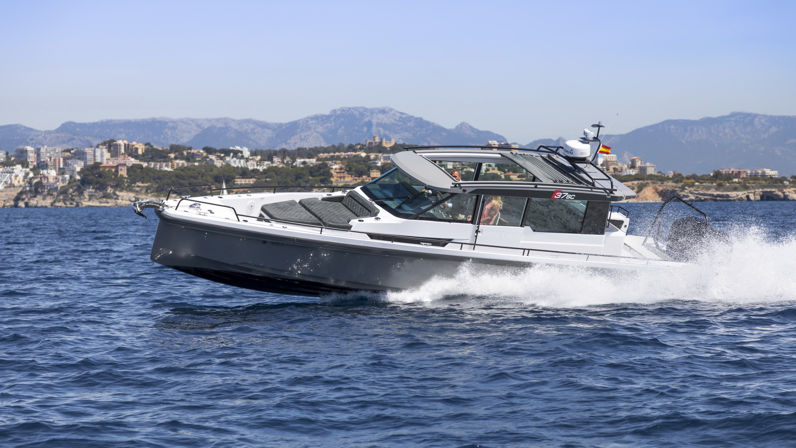 Axopar 37 Sports Cabin - Phuket Yachts For Sale - Derani ...